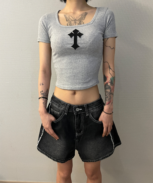 BORN SLIPPY(ボーンスリッピー)の「Cross Square Neck T-shirt (Gray)(Tシャツ/カットソー・レディース・その他・FREE)」の12枚目の写真