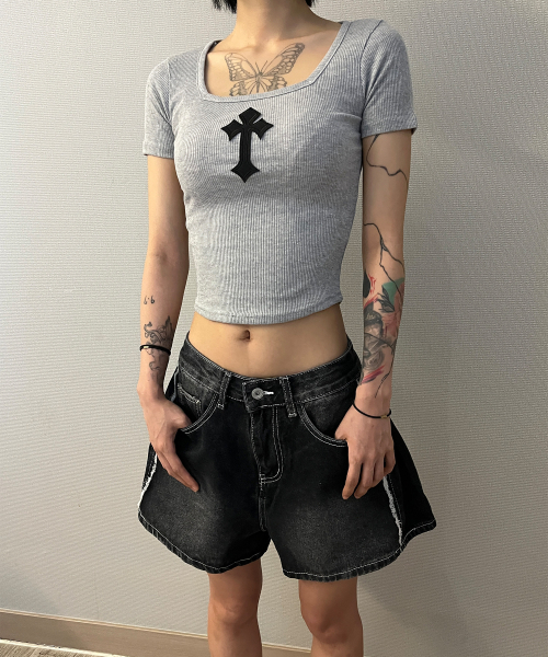 BORN SLIPPY(ボーンスリッピー)の「Cross Square Neck T-shirt (Gray)(Tシャツ/カットソー・レディース・その他・FREE)」の13枚目の写真