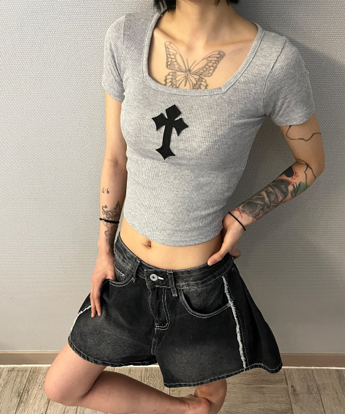 BORN SLIPPY(ボーンスリッピー)の「Cross Square Neck T-shirt (Gray)(Tシャツ/カットソー・レディース・その他・FREE)」の15枚目の写真