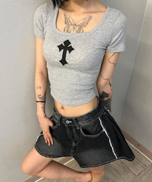 BORN SLIPPY(ボーンスリッピー)の「Cross Square Neck T-shirt (Gray)(Tシャツ/カットソー・レディース・その他・FREE)」の16枚目の写真