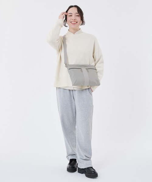 LeSportsac(レスポートサック)の「POUCH CROSSBODY ソフトトープC(ショルダーバッグ・レディース・グレー・FREE)」の3枚目の写真