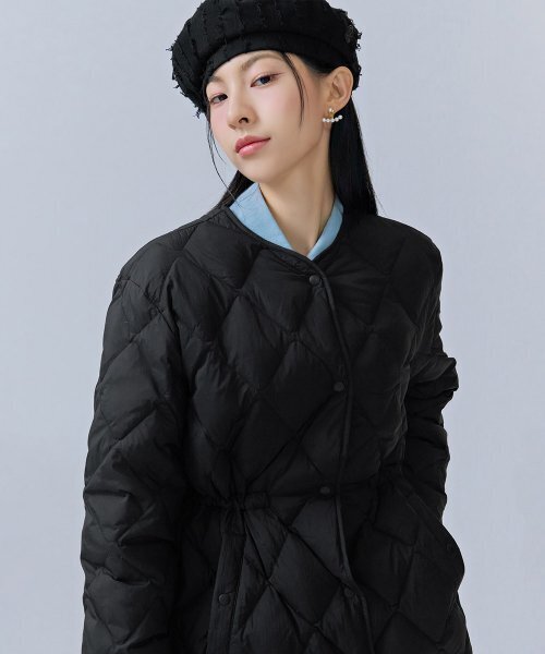 CHASECULT（チェイスカルト）の「レディース 軽量ダウン 中ヒップ キルティングジャンパー-CFZG4752C03（ダウンジャケット/コート・レディース・ブラック・85/90）」の2枚目の写真