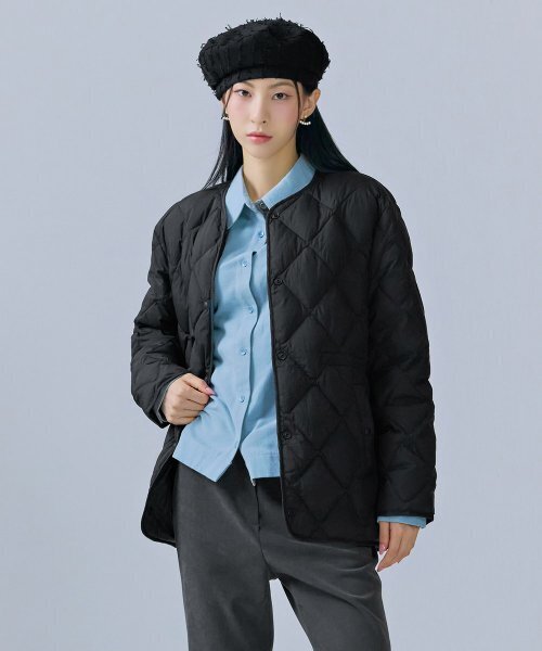 CHASECULT（チェイスカルト）の「レディース 軽量ダウン 中ヒップ キルティングジャンパー-CFZG4752C03（ダウンジャケット/コート・レディース・ブラック・85/90）」の3枚目の写真