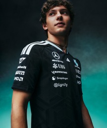 adidas（アディダス）の「MERCEDES-AMG PETRONAS FORMULA 1 TEAM ドライバー ジャージ / アディダスオリジナルス adidas Originals（Tシャツ/カットソー）」