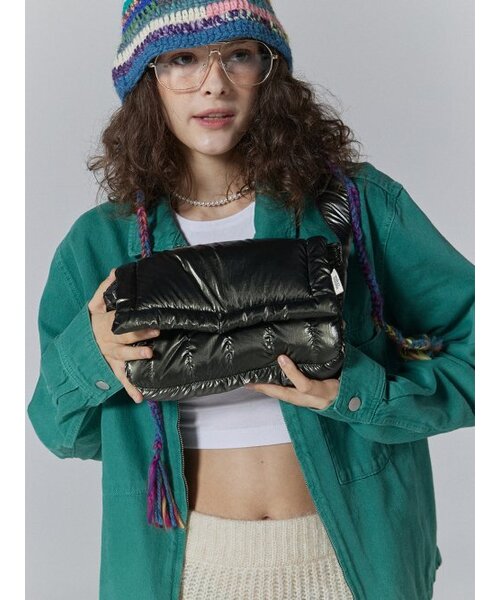 MAISON CREME（メゾンクレム）の「Canele Padding bag_ m size_ Khaki（メッセンジャーバッグ・レディース・その他・M）」の3枚目の写真