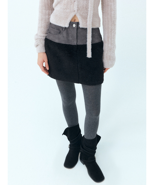 ETMON(エトモン)の「Mixed Shearling Mini Skirt, Black(スカート・レディース・その他・M/S)」の3枚目の写真