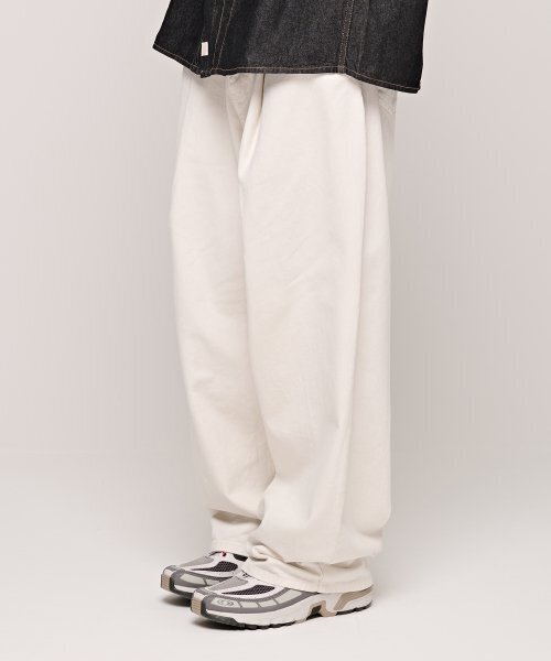 CARGOBROS（カーゴブロス）の「CBピンタックワイドデニムパンツ（アイボリー）（デニムパンツ・メンズ・その他・S/M/L）」の3枚目の写真