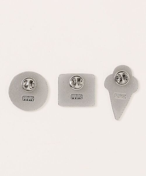 KENZO(ケンゾー)の「'KENZO Badges' ピンズ セット(ブローチ/コサージュ・メンズ・マルチ・ONE SIZE)」の2枚目の写真