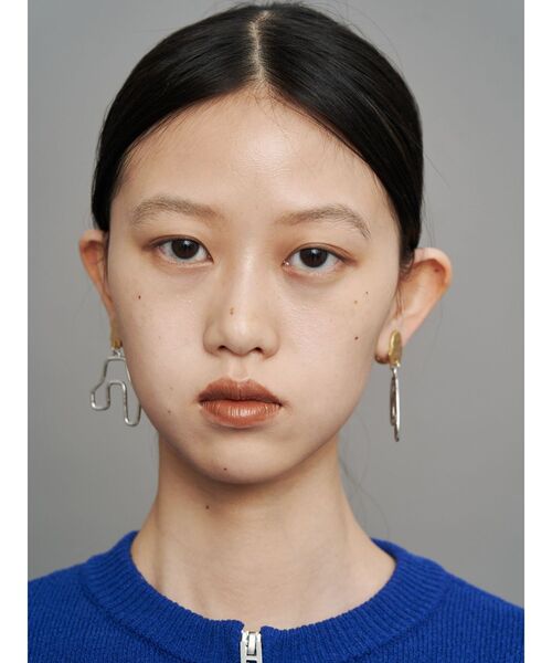 UN3D.（アンスリード）の「ASYMMETRY PIPE EARRING / アシンメトリーパイプイヤリング（イヤリング・レディース・ブラック/シルバー/ターコイズブルー・FREE）」の7枚目の写真