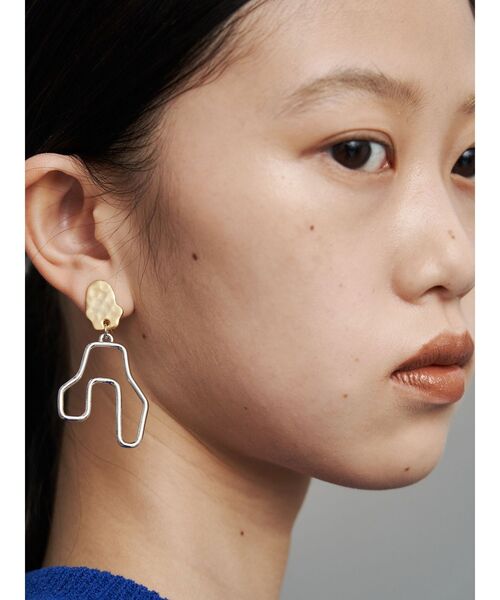 UN3D.（アンスリード）の「ASYMMETRY PIPE EARRING / アシンメトリーパイプイヤリング（イヤリング・レディース・ブラック/シルバー/ターコイズブルー・FREE）」の8枚目の写真
