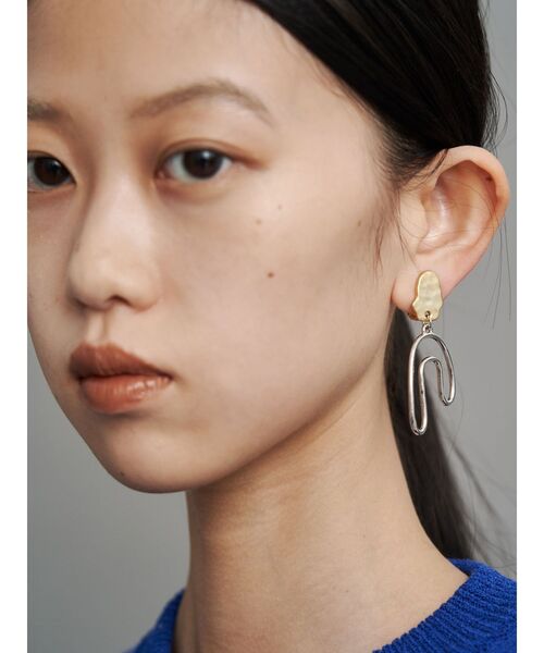 UN3D.（アンスリード）の「ASYMMETRY PIPE EARRING / アシンメトリーパイプイヤリング（イヤリング・レディース・ブラック/シルバー/ターコイズブルー・FREE）」の9枚目の写真