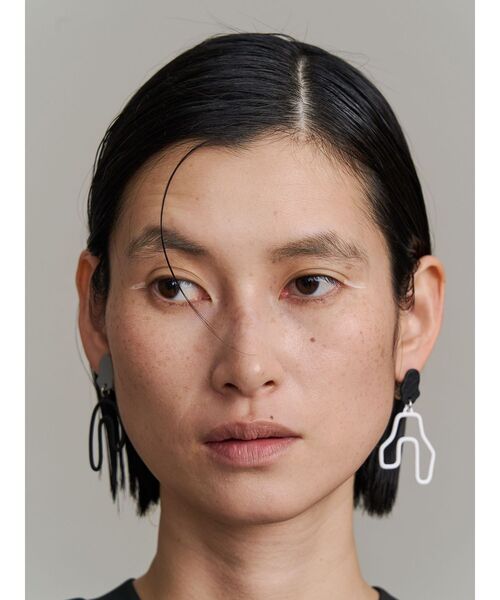 UN3D.（アンスリード）の「ASYMMETRY PIPE EARRING / アシンメトリーパイプイヤリング（イヤリング・レディース・ブラック/シルバー/ターコイズブルー・FREE）」の10枚目の写真