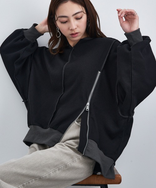MAISON BREEZE reveur(メゾンブリーズレヴール)の「【MAISON BREEZE reveur】ZIPデザインワッフルプルオーバー trc(スウェット・レディース・ブラック/アイボリー/グレー・FREE)」の2枚目の写真