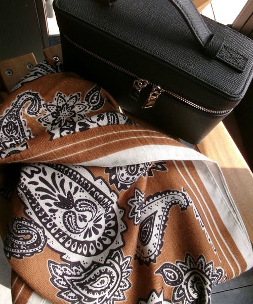 KOBE LETTUCE（コウベレタス）の「大判ウールタッチスカーフ（バンダナ/スカーフ・レディース・ブラウン/ブルー/アイボリー・FREE）」の2枚目の写真