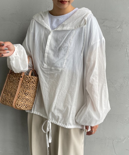 mizuiroind（ミズイロインド）の「[mizuiro ind/ミズイロインド] 別注 フード付き ワイドシルエット プルオーバーシャツ（シャツ/ブラウス・レディース・オフホワイト/ブラック・F）」の2枚目の写真