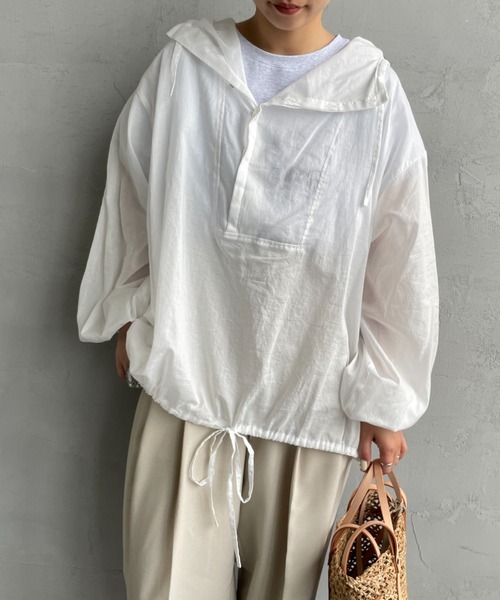 mizuiroind（ミズイロインド）の「[mizuiro ind/ミズイロインド] 別注 フード付き ワイドシルエット プルオーバーシャツ（シャツ/ブラウス・レディース・オフホワイト/ブラック・F）」の4枚目の写真