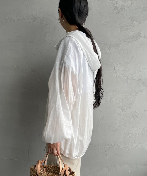 mizuiroind（ミズイロインド）の「[mizuiro ind/ミズイロインド] 別注 フード付き ワイドシルエット プルオーバーシャツ（シャツ/ブラウス・レディース・オフホワイト/ブラック・F）」の5枚目の写真