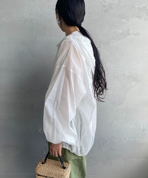 mizuiroind（ミズイロインド）の「[mizuiro ind/ミズイロインド] 別注 フード付き ワイドシルエット プルオーバーシャツ（シャツ/ブラウス・レディース・オフホワイト/ブラック・F）」の11枚目の写真