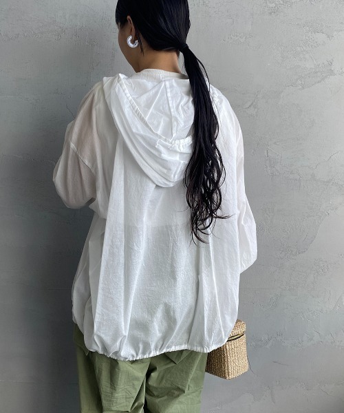 mizuiroind（ミズイロインド）の「[mizuiro ind/ミズイロインド] 別注 フード付き ワイドシルエット プルオーバーシャツ（シャツ/ブラウス・レディース・オフホワイト/ブラック・F）」の12枚目の写真