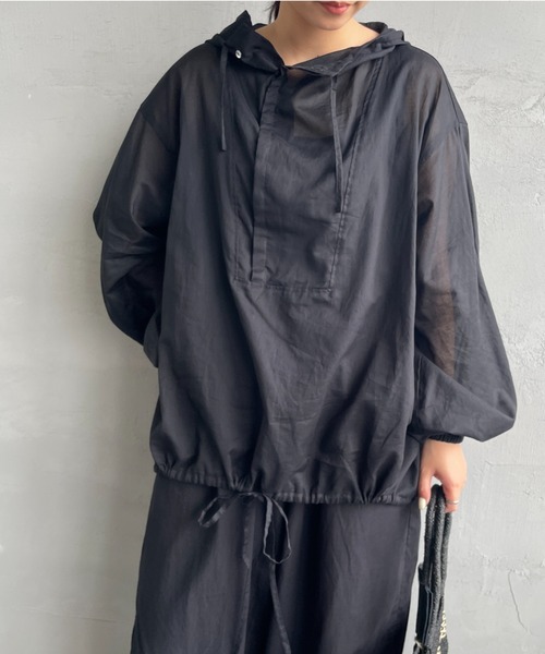 mizuiroind（ミズイロインド）の「[mizuiro ind/ミズイロインド] 別注 フード付き ワイドシルエット プルオーバーシャツ（シャツ/ブラウス・レディース・オフホワイト/ブラック・F）」の19枚目の写真