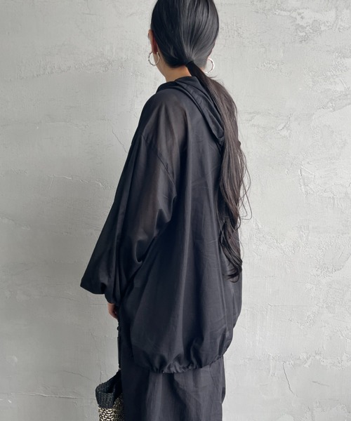 mizuiroind（ミズイロインド）の「[mizuiro ind/ミズイロインド] 別注 フード付き ワイドシルエット プルオーバーシャツ（シャツ/ブラウス・レディース・オフホワイト/ブラック・F）」の21枚目の写真