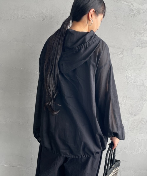 mizuiroind（ミズイロインド）の「[mizuiro ind/ミズイロインド] 別注 フード付き ワイドシルエット プルオーバーシャツ（シャツ/ブラウス・レディース・オフホワイト/ブラック・F）」の22枚目の写真