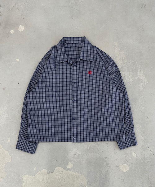 UNDERSTATEMENTs(アンダーステイトメント)の「【ユニセックス】ショート丈ワンポイント刺繍シャツ(シャツ/ブラウス・メンズ・ブラック系その他2/ブルー/ホワイト/ホワイト系その他/ブラック系その他/ブルー系その他/ネイビー/ブラウン系その他/ネイビー系/ブラック/チャコールグレー/ホワイト系その他2・MEDIUM/LARGE)」の22枚目の写真