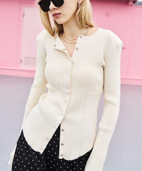 HANNE(アン)の「パワーショルダースナップボタンニット(カーディガン/ボレロ・レディース・ホワイト/レッド/グレー・FREE)」の19枚目の写真