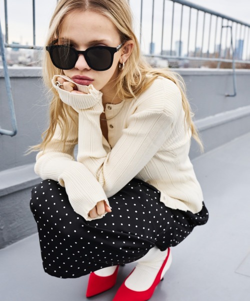 HANNE（アン）の「パワーショルダースナップボタンニット（カーディガン/ボレロ・レディース・ホワイト/レッド/グレー・FREE）」の16枚目の写真
