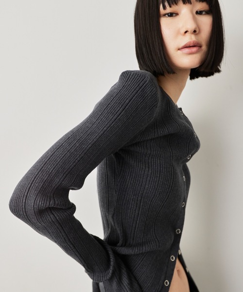 HANNE(アン)の「パワーショルダースナップボタンニット(カーディガン/ボレロ・レディース・ホワイト/レッド/グレー・FREE)」の14枚目の写真