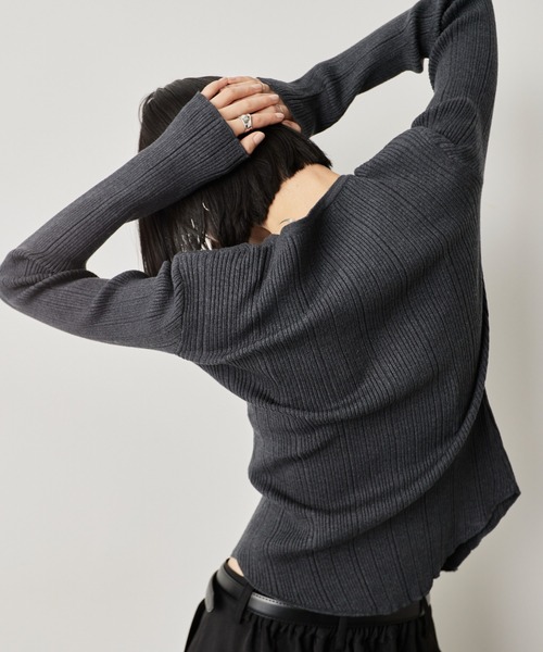 HANNE(アン)の「パワーショルダースナップボタンニット(カーディガン/ボレロ・レディース・ホワイト/レッド/グレー・FREE)」の15枚目の写真