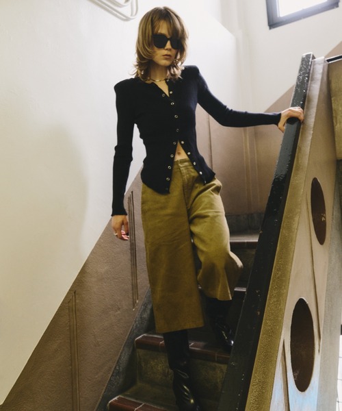 HANNE（アン）の「パワーショルダースナップボタンニット（カーディガン/ボレロ・レディース・ホワイト/レッド/グレー・FREE）」の22枚目の写真
