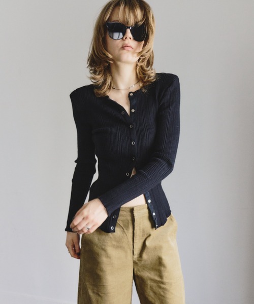 HANNE（アン）の「パワーショルダースナップボタンニット（カーディガン/ボレロ・レディース・ホワイト/レッド/グレー・FREE）」の17枚目の写真