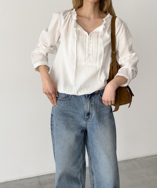 CANAL JEAN（キャナルジーン）の「MAYSEVEN　ピンタックフリルブラウス（シャツ/ブラウス・レディース・アイボリー・ONE SIZE）」の2枚目の写真