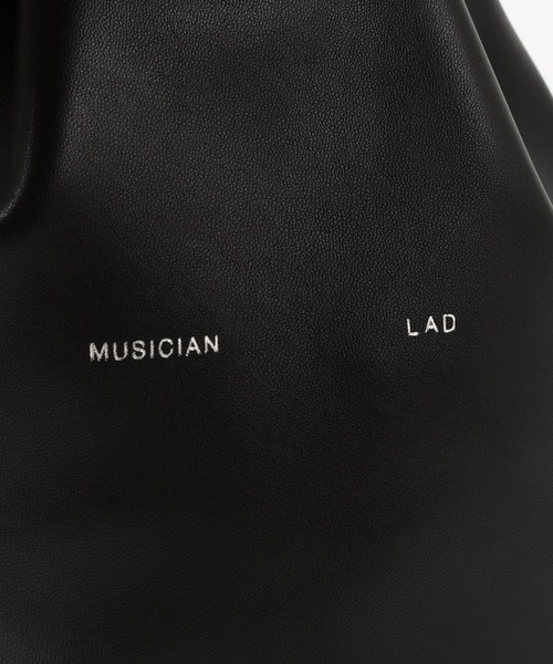 LAD MUSICIAN(ラッドミュージシャン)の「LEATHER SMALL DRAWSTRING BAG(ショルダーバッグ・メンズ・ブラック・FREE)」の2枚目の写真