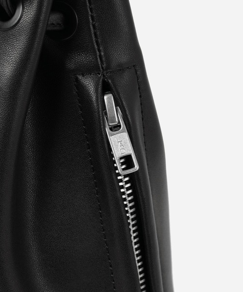 LAD MUSICIAN(ラッドミュージシャン)の「LEATHER SMALL DRAWSTRING BAG(ショルダーバッグ・メンズ・ブラック・FREE)」の4枚目の写真