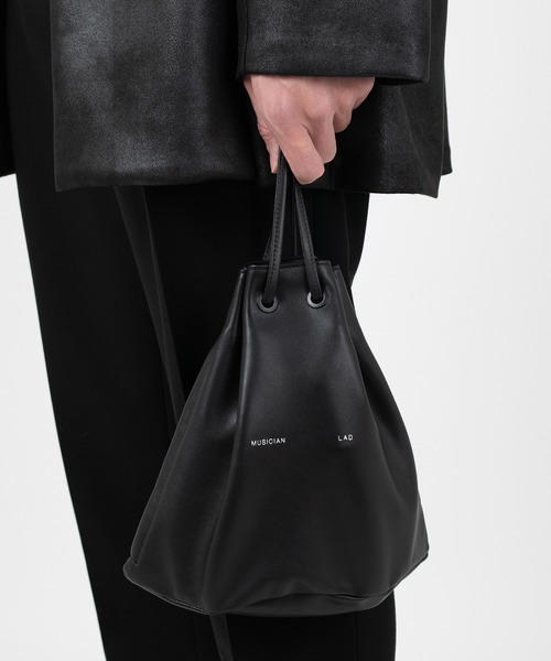 LAD MUSICIAN(ラッドミュージシャン)の「LEATHER SMALL DRAWSTRING BAG(ショルダーバッグ・メンズ・ブラック・FREE)」の5枚目の写真