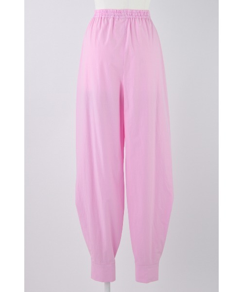 ENFOLD（エンフォルド）の「CURVE-HEM JOGGER PANTS（その他パンツ・レディース・ライトピンク・38/36）」の4枚目の写真