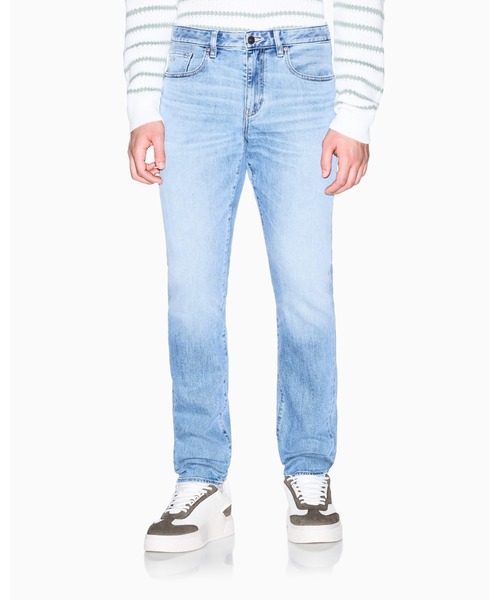 ARMANI EXCHANGE(アルマーニエクスチェンジ)の「【A|X アルマーニ エクスチェンジ】ライトブルーウォッシュ スリムフィット デニムパンツ_J14 SLIM(デニムパンツ・メンズ・ライトブルー・30inch/31inch/29inch/28inch/34inch/33inch/32inch)」の1枚目の写真