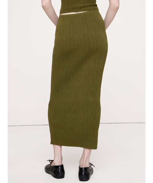 Banana Republic(バナナリパブリック)の「クリンクル ニット マキシスカート(スカート・レディース・ネイビー/アイボリー/イエロー・XS/S/M/L)」の14枚目の写真