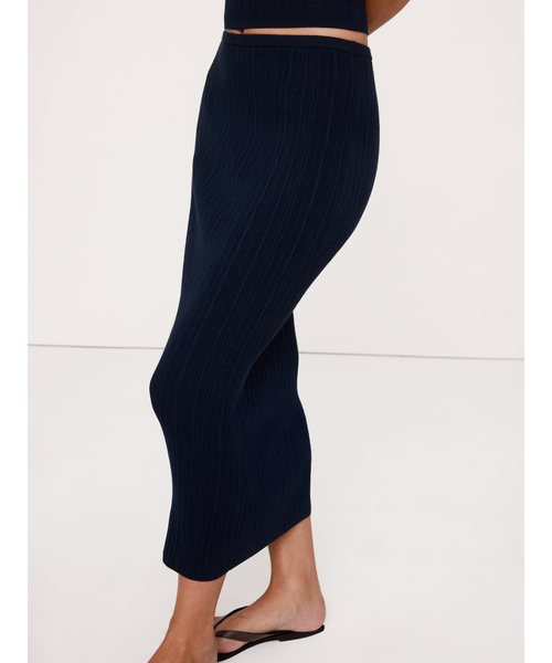 Banana Republic(バナナリパブリック)の「クリンクル ニット マキシスカート(スカート・レディース・ネイビー/アイボリー/イエロー・XS/S/M/L)」の16枚目の写真