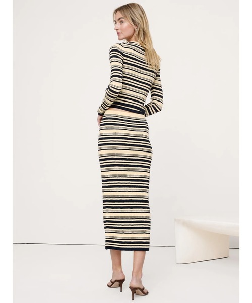 Banana Republic(バナナリパブリック)の「クリンクル ニット マキシスカート(スカート・レディース・ネイビー/アイボリー/イエロー・XS/S/M/L)」の7枚目の写真