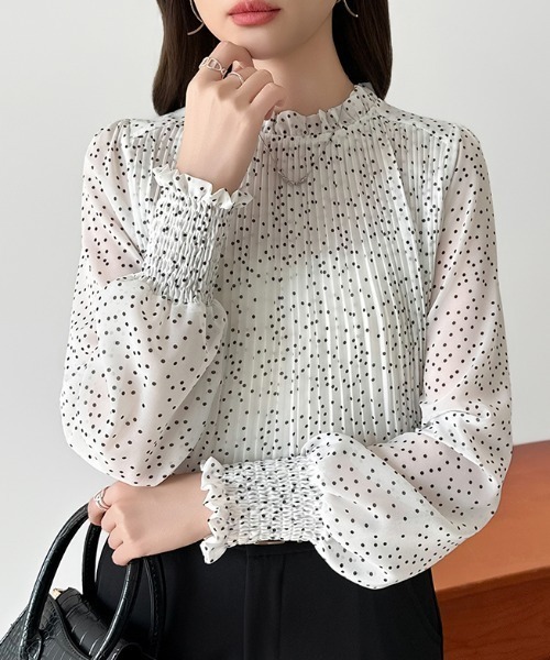 COCOMOMO(ココモモ)の「ふわっと軽やか プリーツシアーシフォンブラウス フリルネック シアー ブラウス プリーツ フレア プリーツブラウス シフォンブラウス 長袖 ボリューム袖 無地 ドット柄 春服 夏服(シャツ/ブラウス・レディース・ホワイト系/ブラック/ライトピンク/ホワイト/ブラック系・FREE)」の18枚目の写真