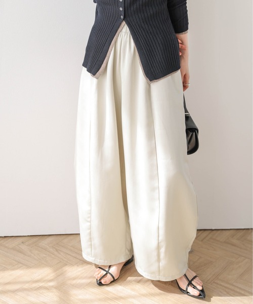 AMELY(エミリー)の「サテンカーブパンツ(その他パンツ・レディース・ブラウン/アイボリー/ブラック・MT/C/M)」の2枚目の写真