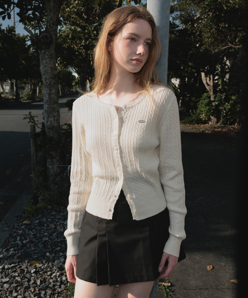 DEHEVE（デヘヴェ）の「Frill Cable Knit Cardigan [Ivory]（カーディガン/ボレロ・レディース・アイボリー・FREE）」の2枚目の写真