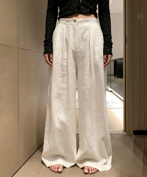 aimoha(アイモハ)の「ナチュラル落ち感 ストレートワイドパンツ(その他パンツ・レディース・ブラック/ライトベージュ・FREE)」の1枚目の写真