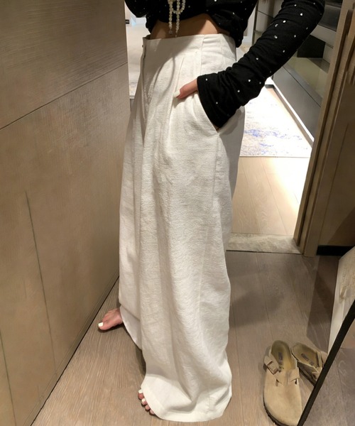 aimoha(アイモハ)の「ナチュラル落ち感 ストレートワイドパンツ(その他パンツ・レディース・ブラック/ライトベージュ・FREE)」の4枚目の写真