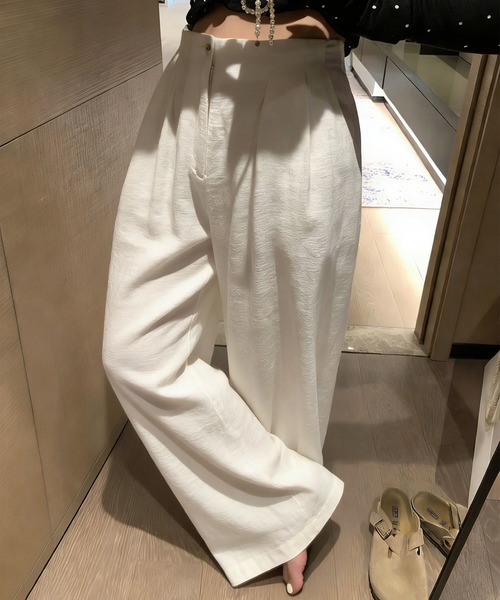 aimoha(アイモハ)の「ナチュラル落ち感 ストレートワイドパンツ(その他パンツ・レディース・ブラック/ライトベージュ・FREE)」の5枚目の写真