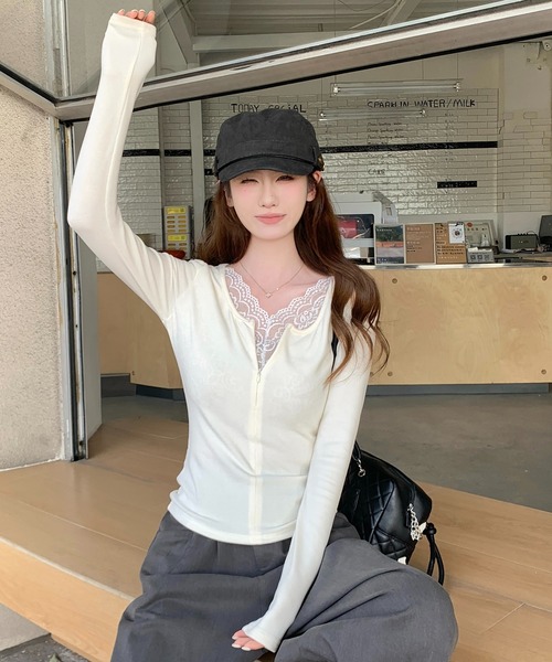 LAFFMO（ラフモ）の「Vネックレースレイヤードカットソー（Tシャツ/カットソー・レディース・ホワイト/ブラック・F）」の4枚目の写真