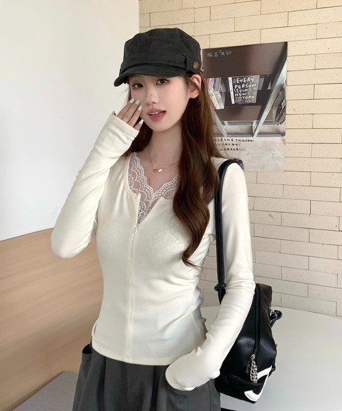 LAFFMO（ラフモ）の「Vネックレースレイヤードカットソー（Tシャツ/カットソー・レディース・ホワイト/ブラック・F）」の6枚目の写真